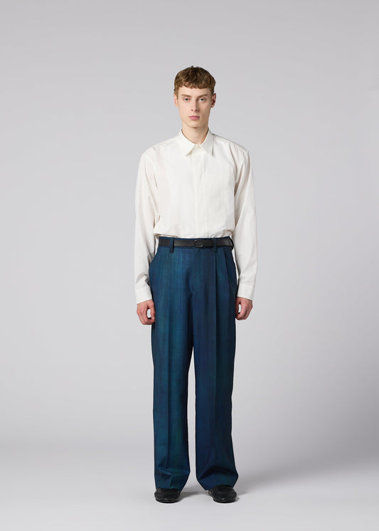 A model wears the IM MEN GRADATION WOOL gradation-wool-straight-leg-trousers-blue.