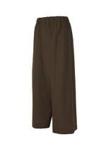 A detail shot of the IM MEN SUAVE trousers.
