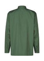 A detail shot of the IM MEN 140/2 SHIRT shirt.