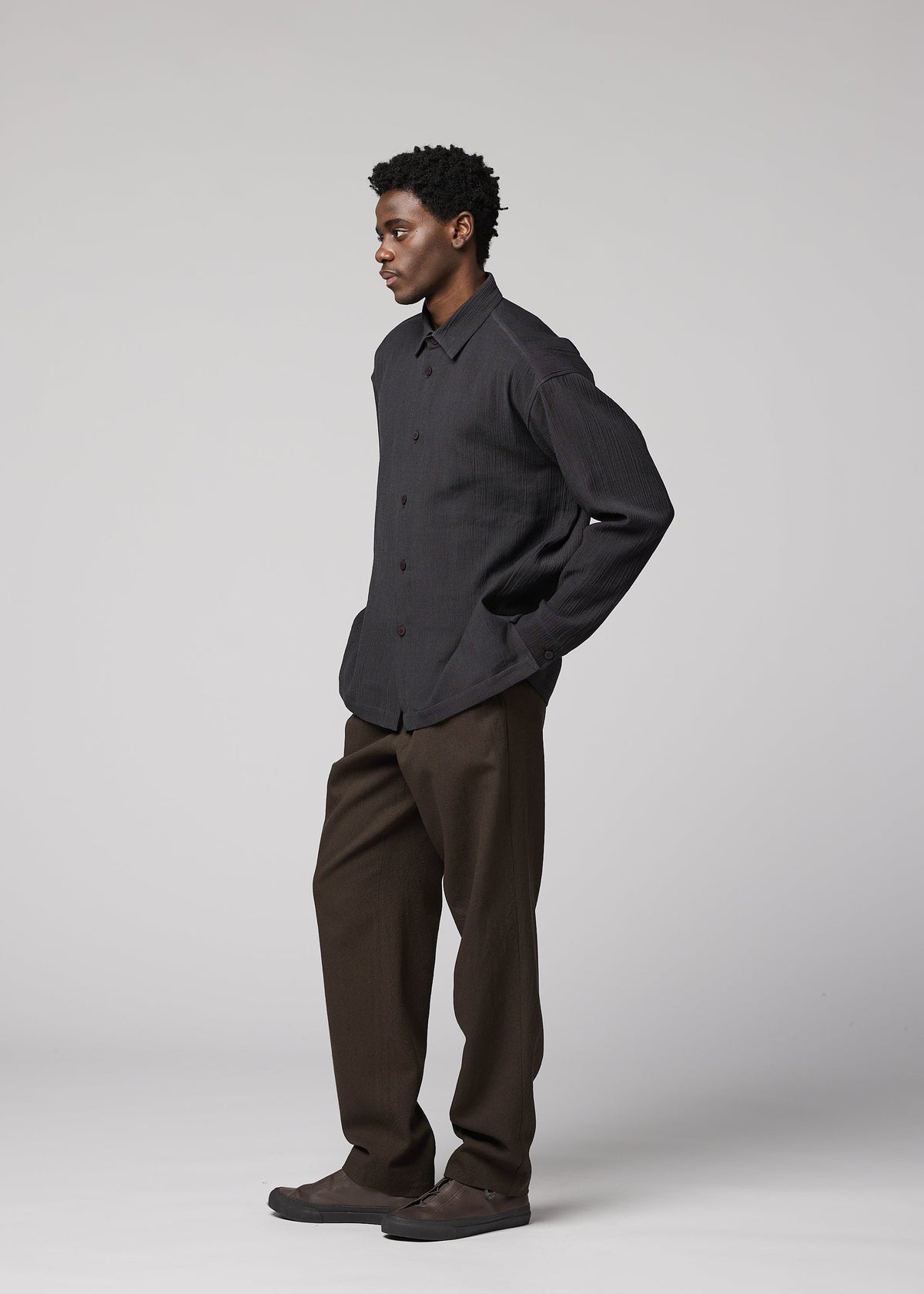 A model wears the IM MEN DOUBLE WEAVE CREPE double-weave-crepe-shirt-blue.