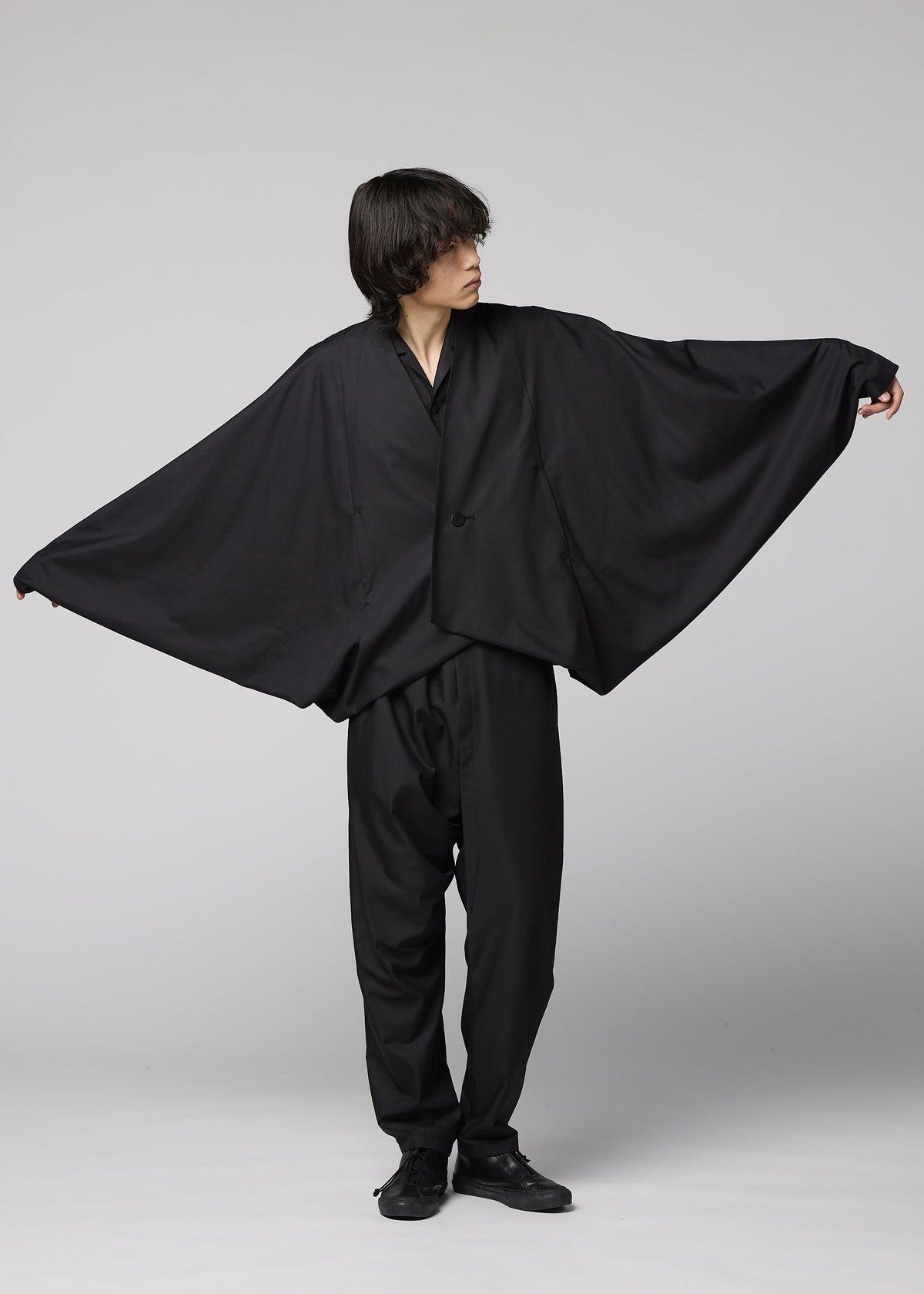 A model wears the IM MEN SWING BLACK swing-black-jacket-black.
