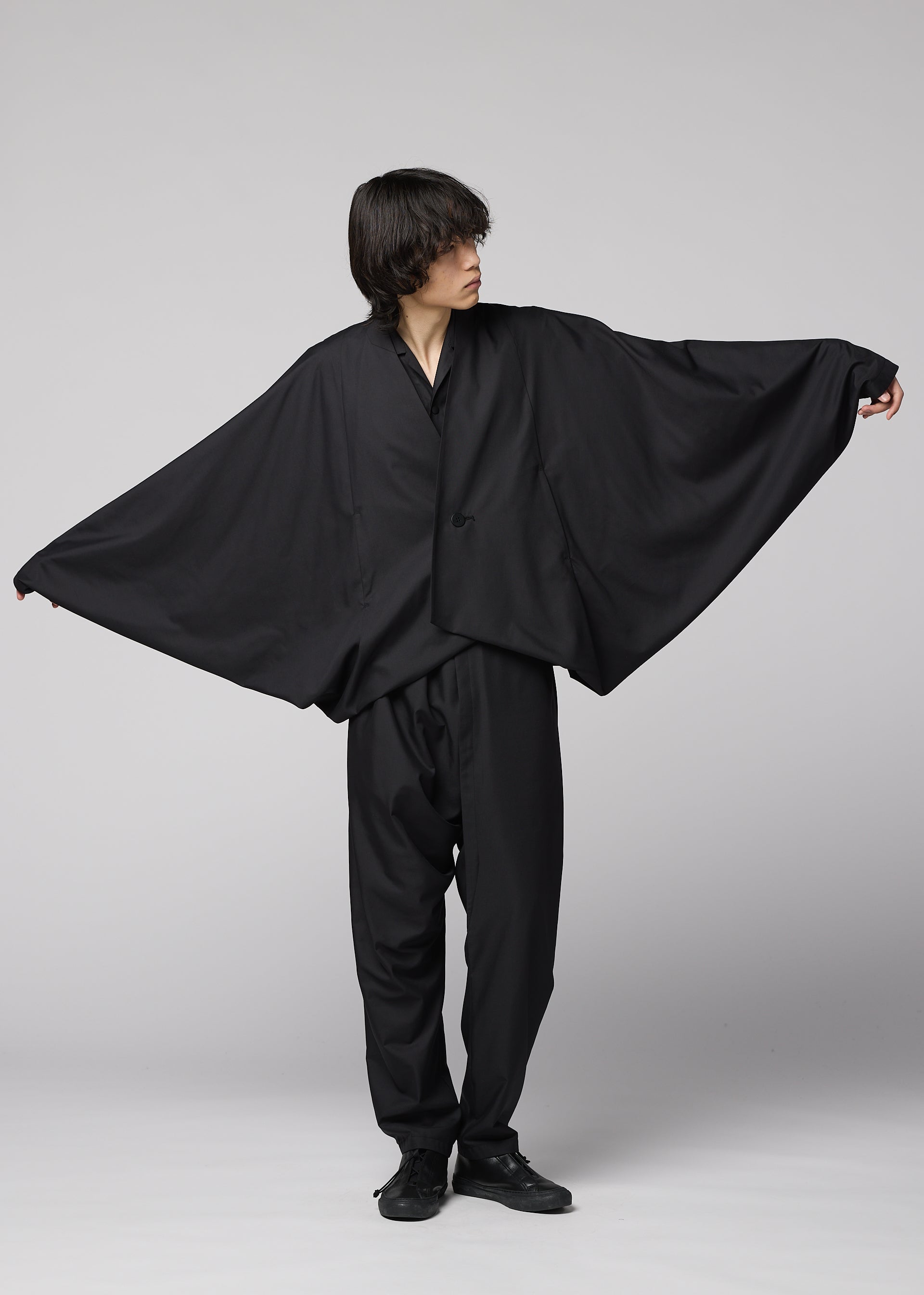 A model wears the IM MEN SWING BLACK swing-black-jacket-black.