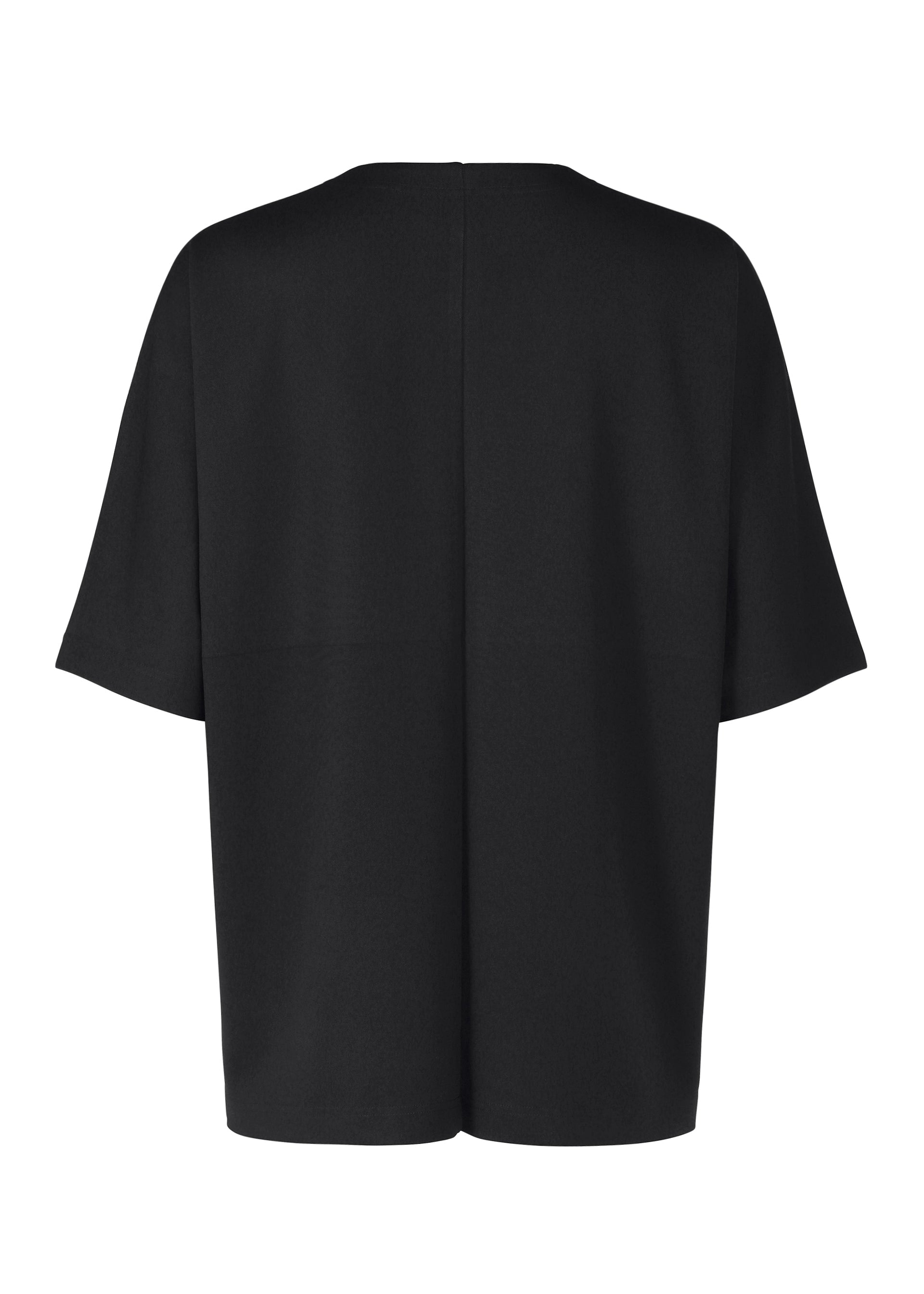 A detail shot of the IM MEN FLAT T top.
