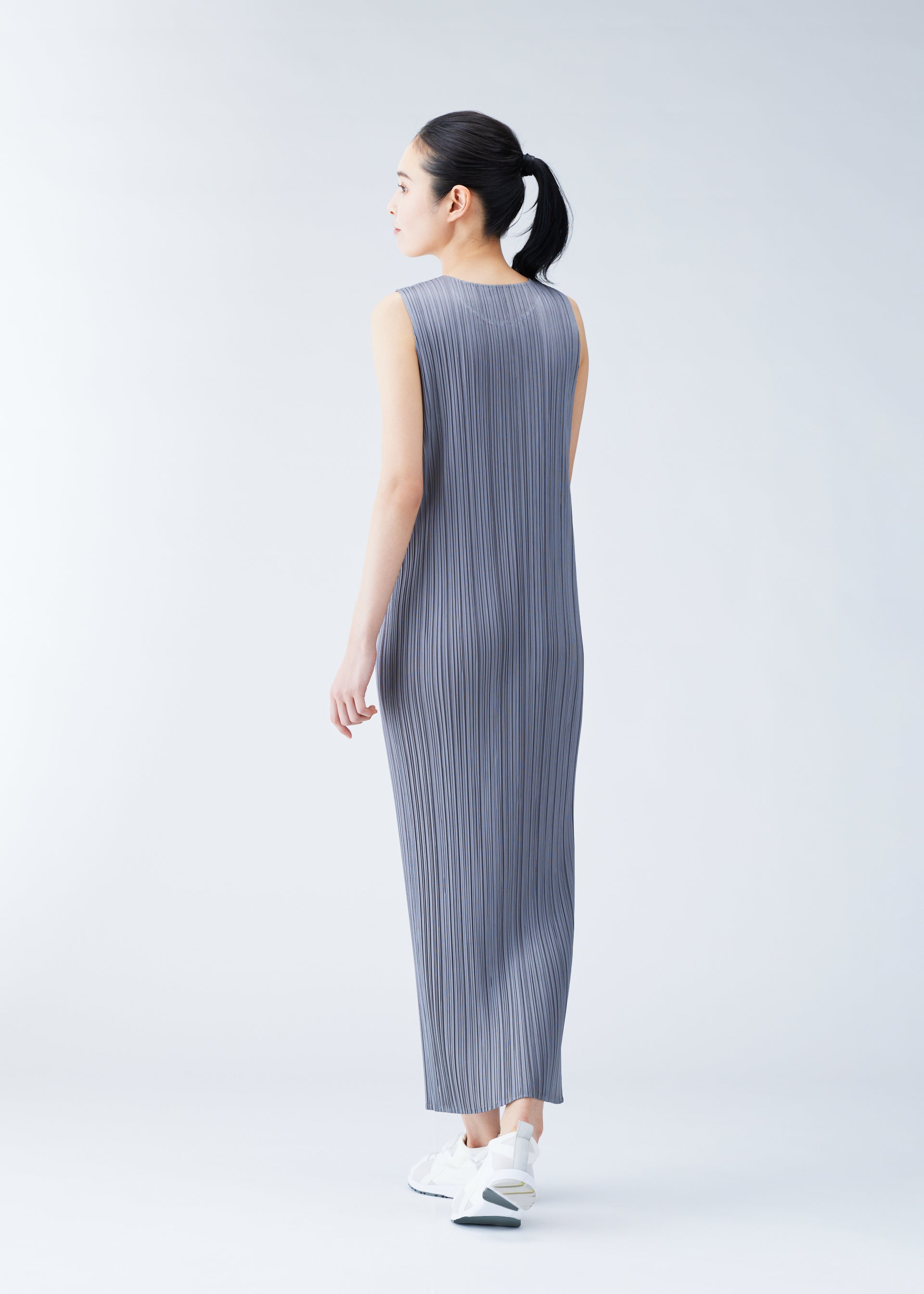 ISSEY MIYAKE PLEATS PLEASE ワンピース　ロング BASICS Dress Black – The official ISSEY MIYAKE ONLINE STORE