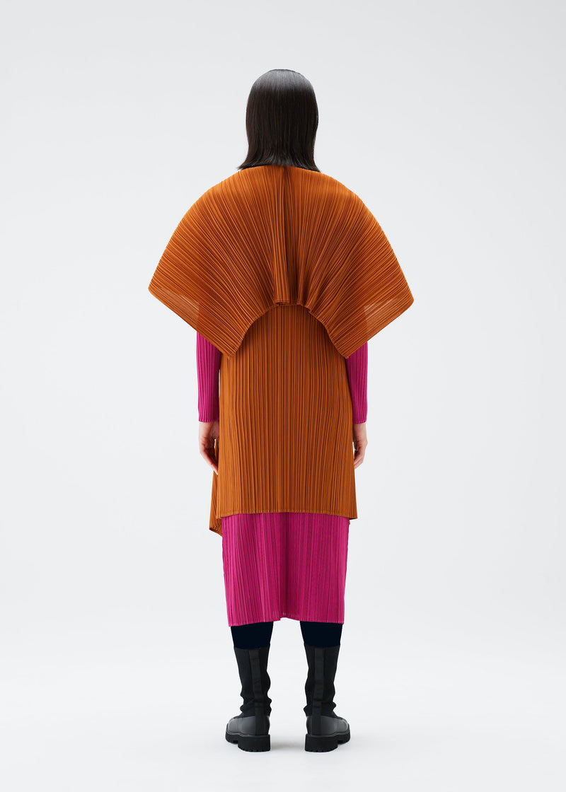 A model wears the PLEATS PLEASE ISSEY MIYAKE MONTHLY COLORS NOVEMBER vest.