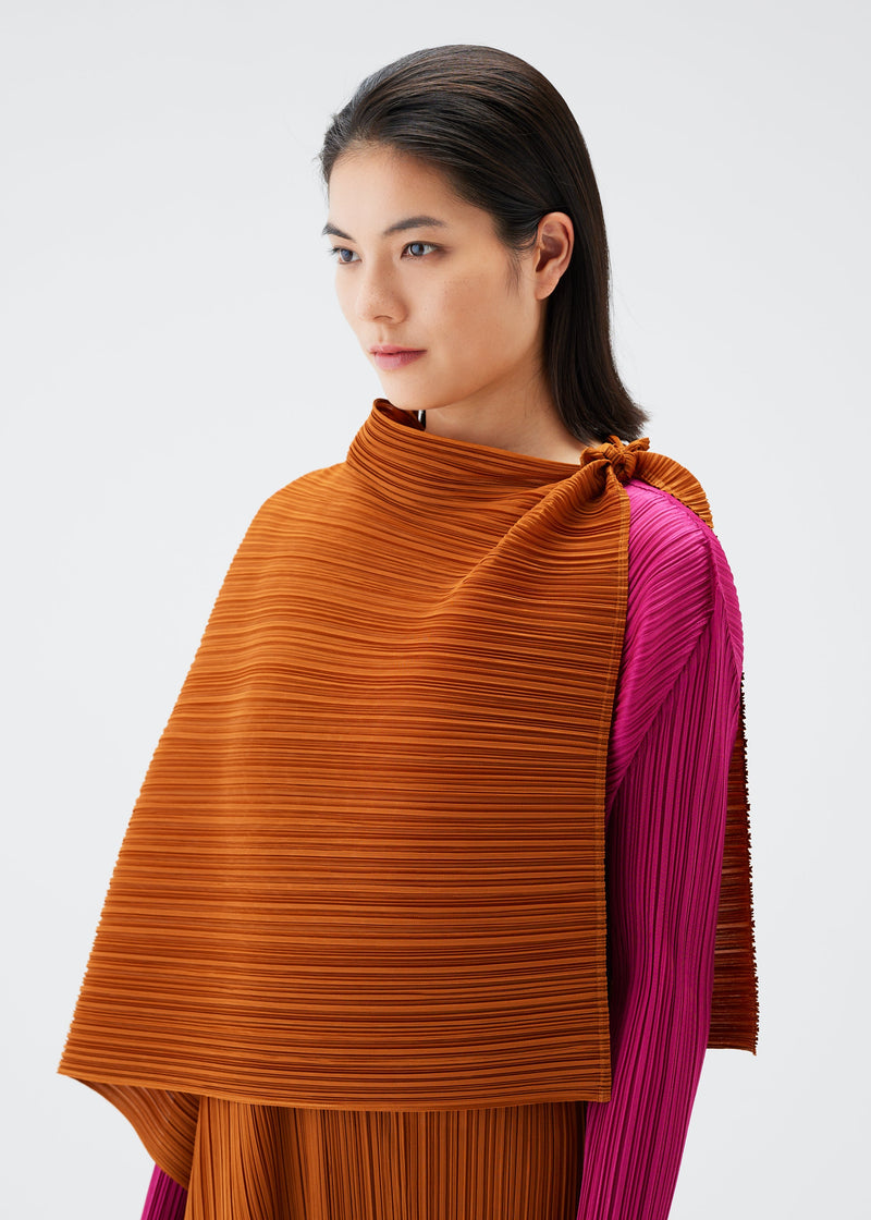 A model wears the PLEATS PLEASE ISSEY MIYAKE MONTHLY COLORS NOVEMBER vest.