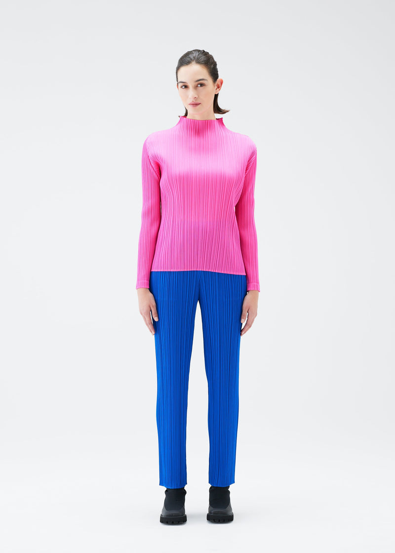 A model wears the PLEATS PLEASE ISSEY MIYAKE MONTHLY COLORS OCTOBER trousers.