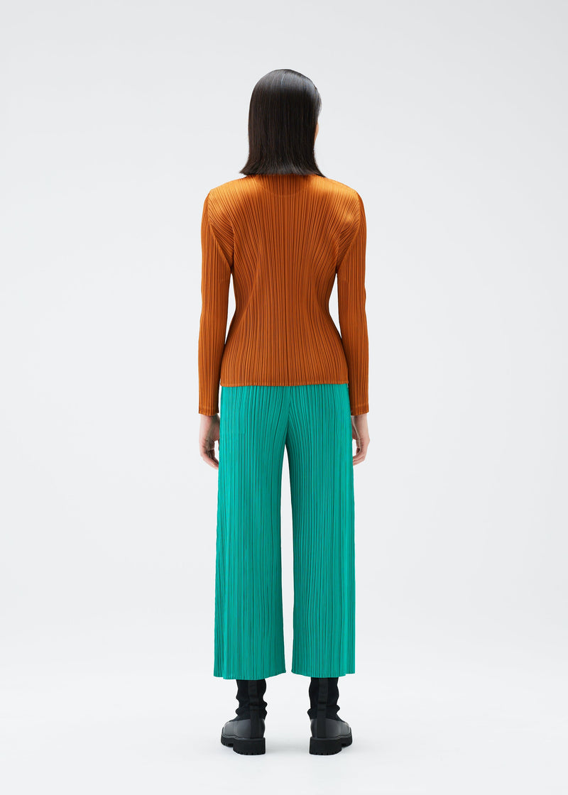 A model wears the PLEATS PLEASE ISSEY MIYAKE MONTHLY COLORS NOVEMBER trousers.