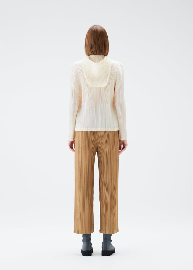 A model wears the PLEATS PLEASE ISSEY MIYAKE MONTHLY COLORS DECEMBER trousers.