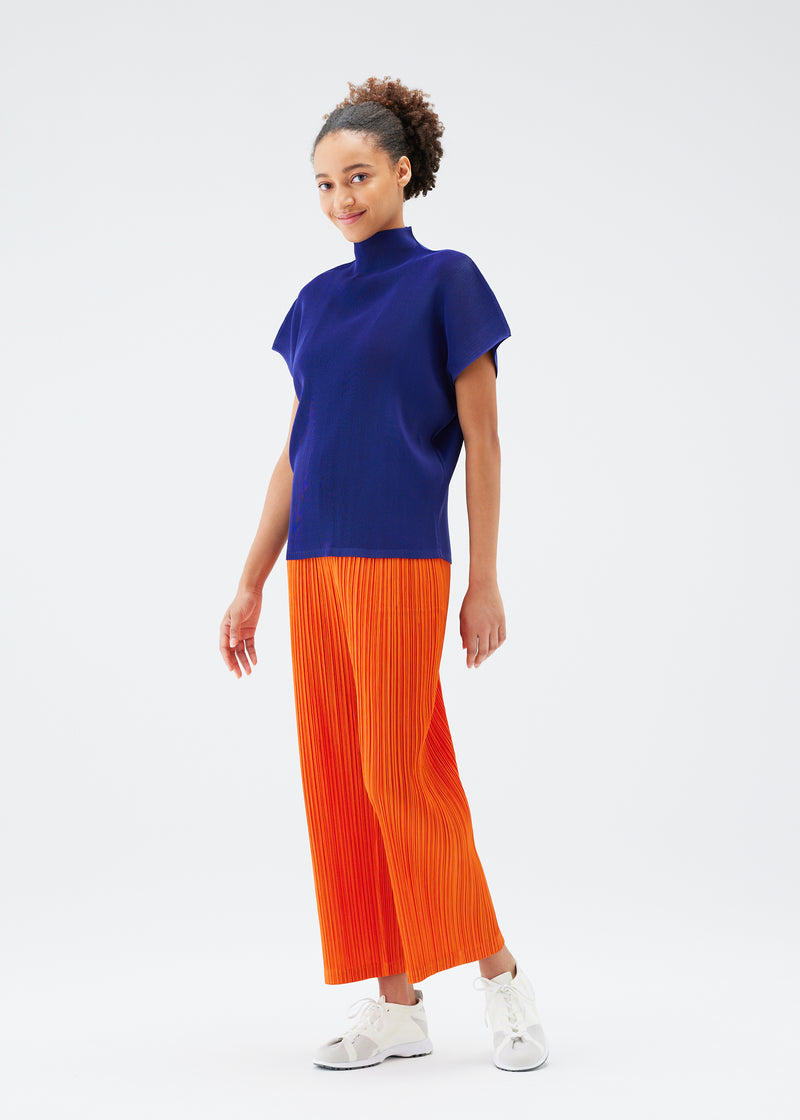 A model wears the PLEATS PLEASE ISSEY MIYAKE  THICKER BOTTOMS 1 trousers