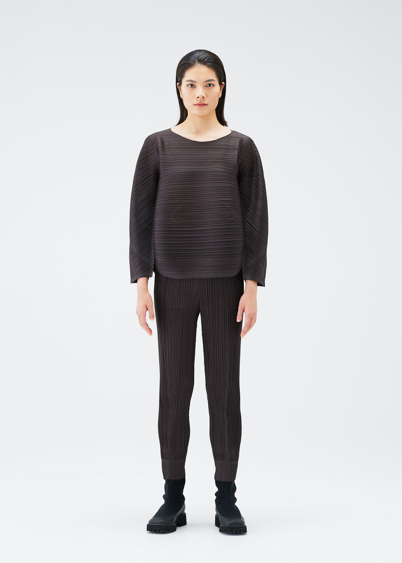 A model wears the PLEATS PLEASE ISSEY MIYAKE UFO trousers.