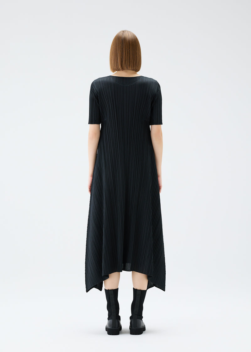 EFFICIENT SQUARE Dress Black