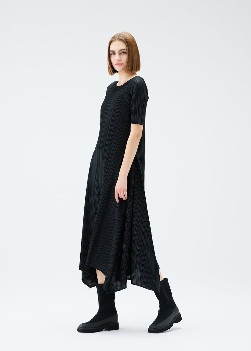 EFFICIENT SQUARE Dress Black