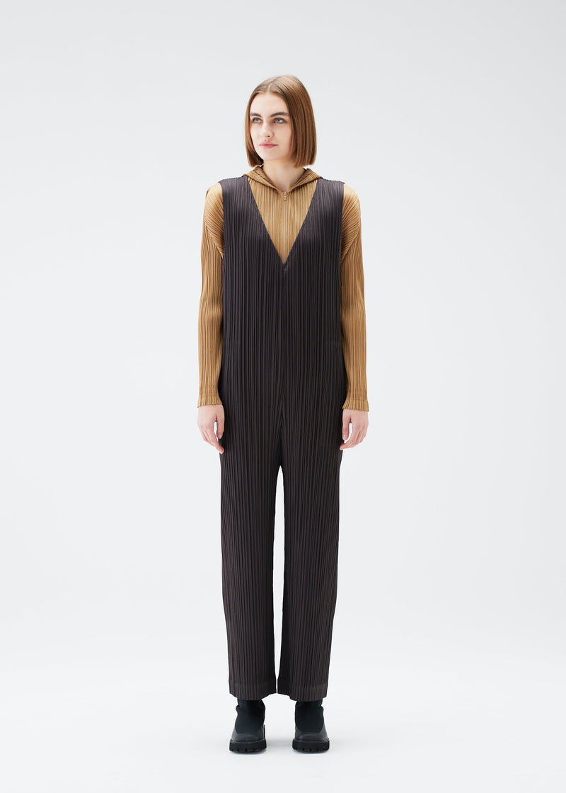 A model wears the PLEATS PLEASE ISSEY MIYAKE MONTHLY COLORS DECEMBER jumpsuit.