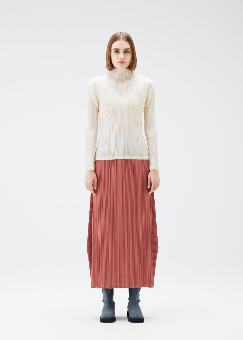 A model wears the PLEATS PLEASE ISSEY MIYAKE MONTHLY COLORS DECEMBER top.