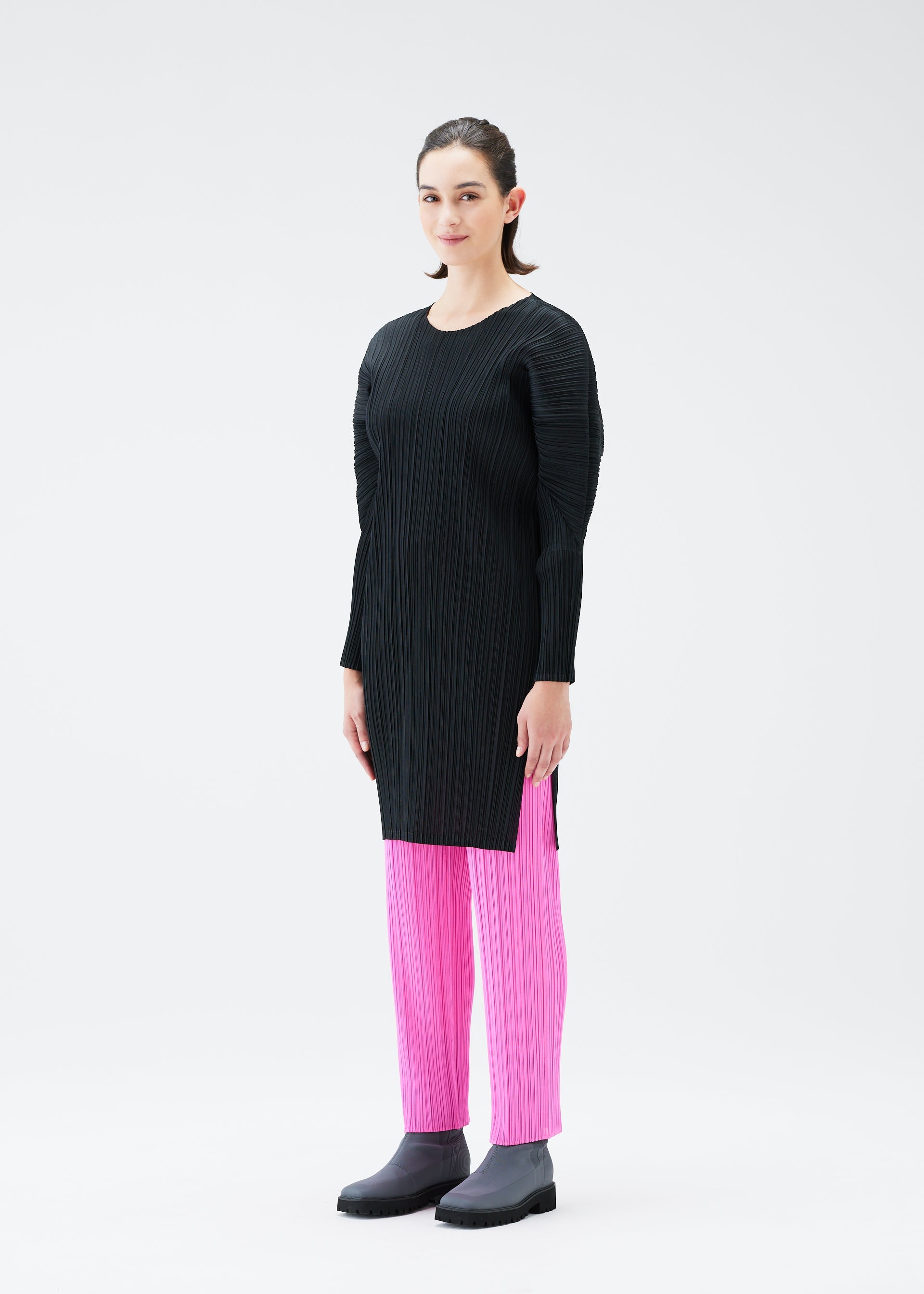 A model wears the PLEATS PLEASE ISSEY MIYAKE MONTHLY COLORS OCTOBER tunic.