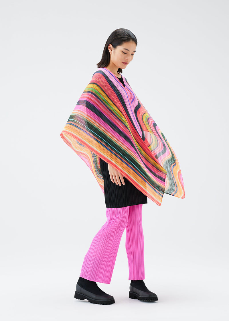 A model wears the PLEATS PLEASE ISSEY MIYAKE WARP MADAME T stole.