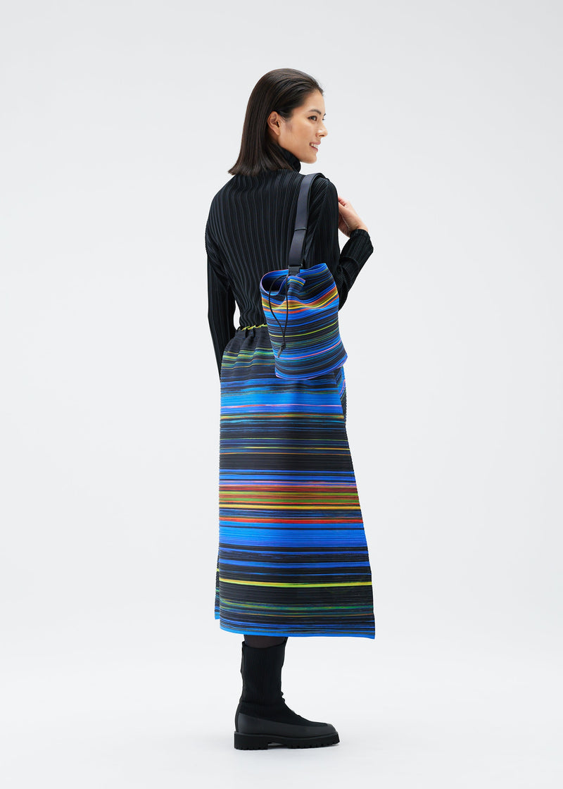 A model wears the PLEATS PLEASE ISSEY MIYAKE WARP PLEATS BAG bag.