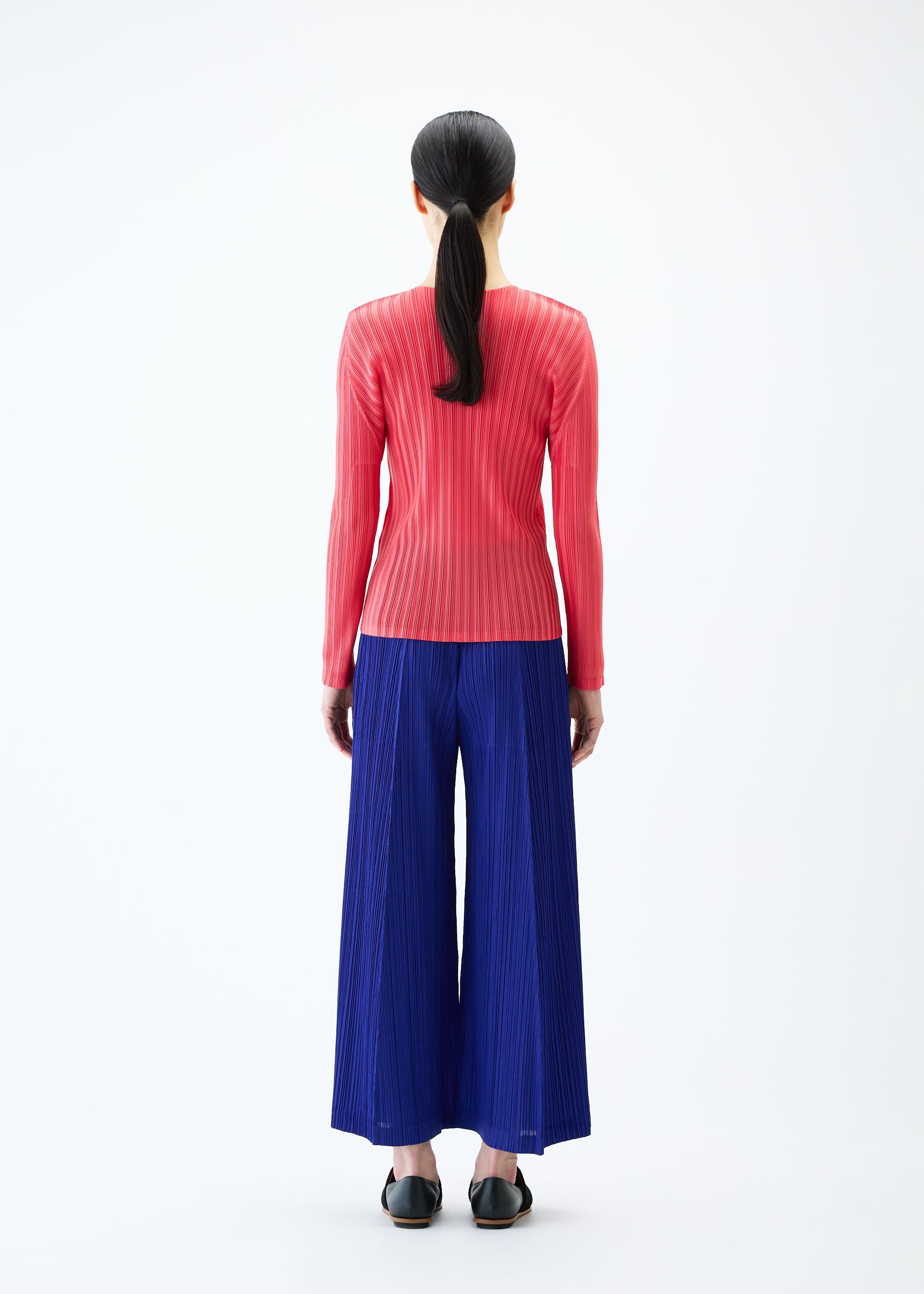 A model wears the PLEATS PLEASE ISSEY MIYAKE RIB PLEATS JANUARY top.