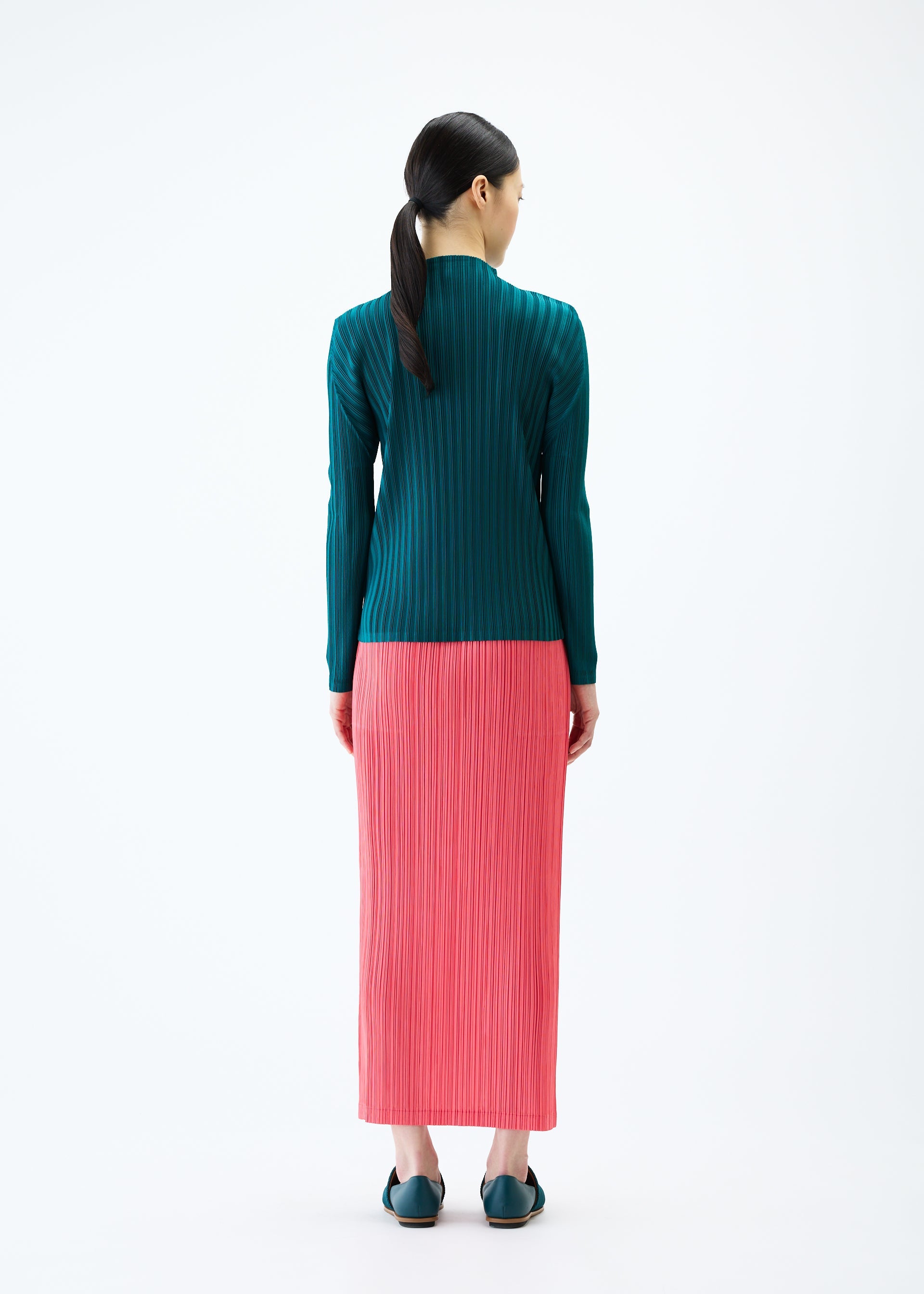 A model wears the PLEATS PLEASE ISSEY MIYAKE RIB PLEATS JANUARY top.