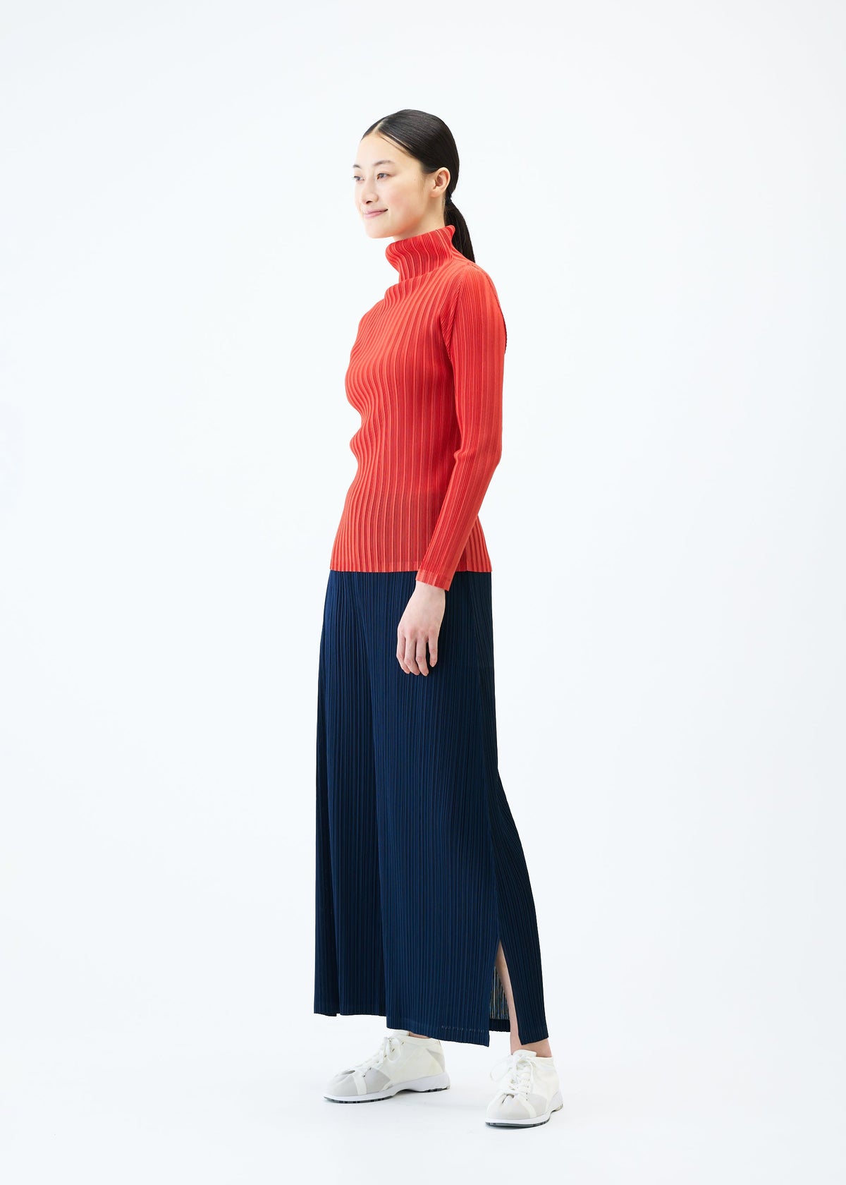 A model wears the PLEATS PLEASE ISSEY MIYAKE RIB PLEATS FEBRUARY top.