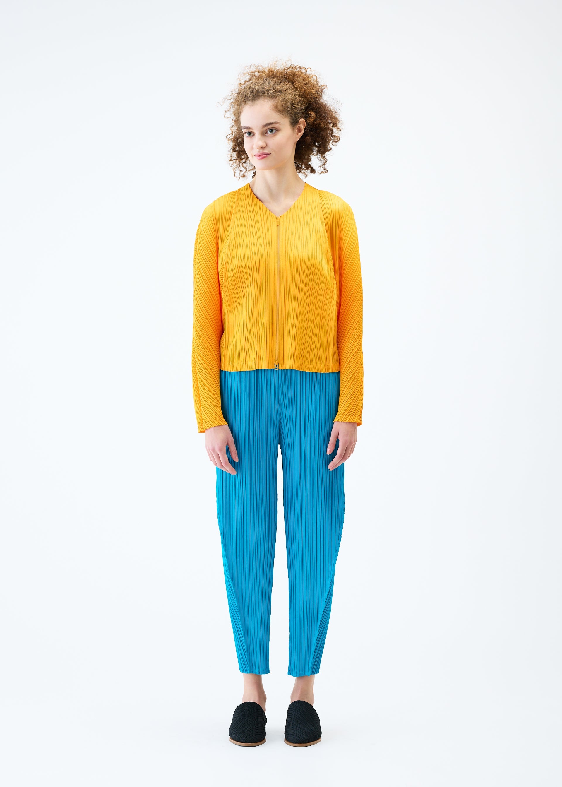 A model wears the PLEATS PLEASE ISSEY MIYAKE LANTERN jacket.