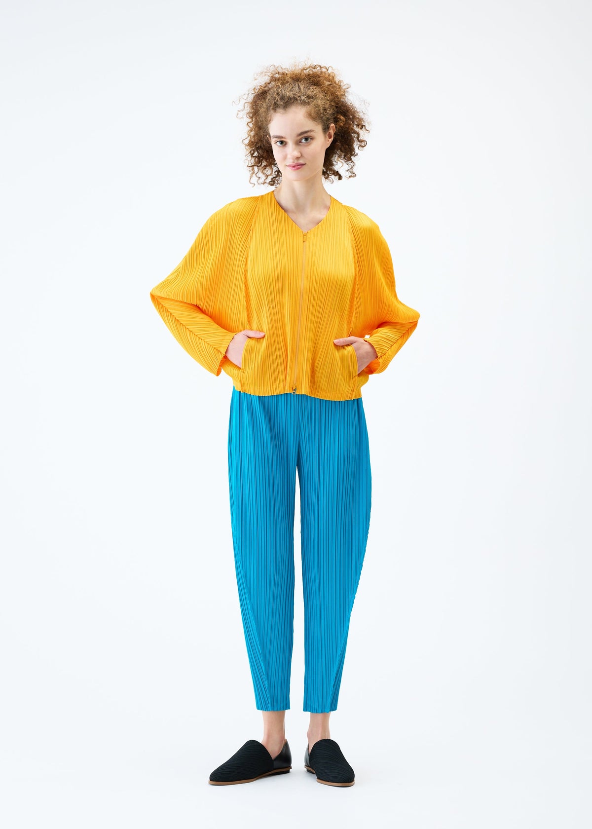 A model wears the PLEATS PLEASE ISSEY MIYAKE LANTERN jacket.