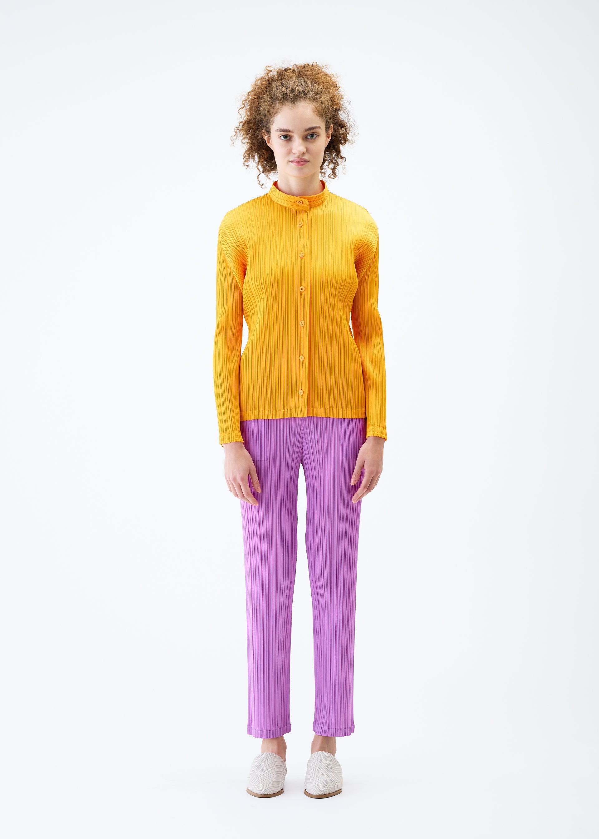 A model wears the PLEATS PLEASE ISSEY MIYAKE MONTHLY COLORS JANUARY trousers.