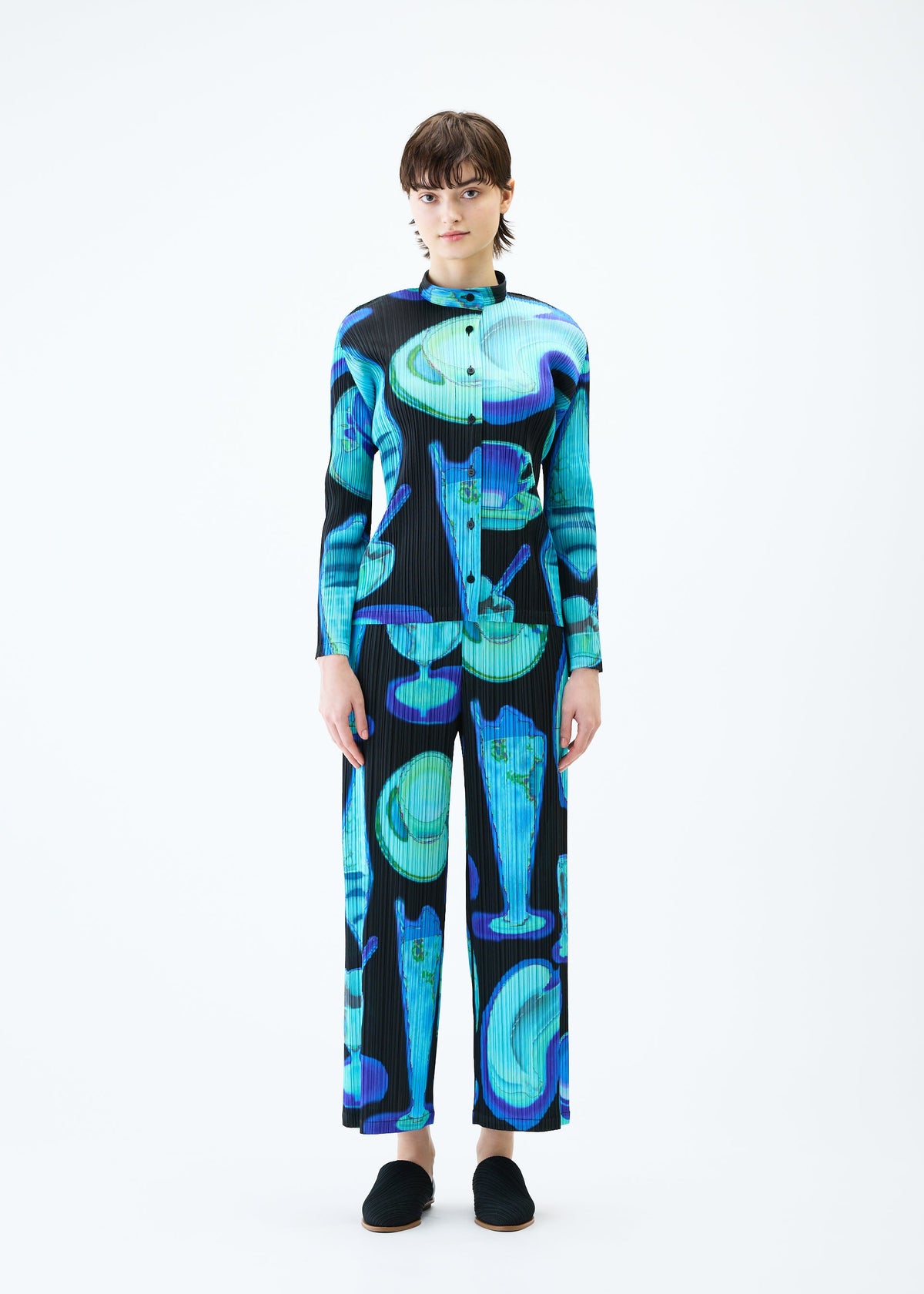 A model wears the PLEATS PLEASE ISSEY MIYAKE THERMAL FOODS trousers.