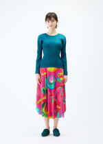 A model wears the PLEATS PLEASE ISSEY MIYAKE THERMAL FOODS skirt.