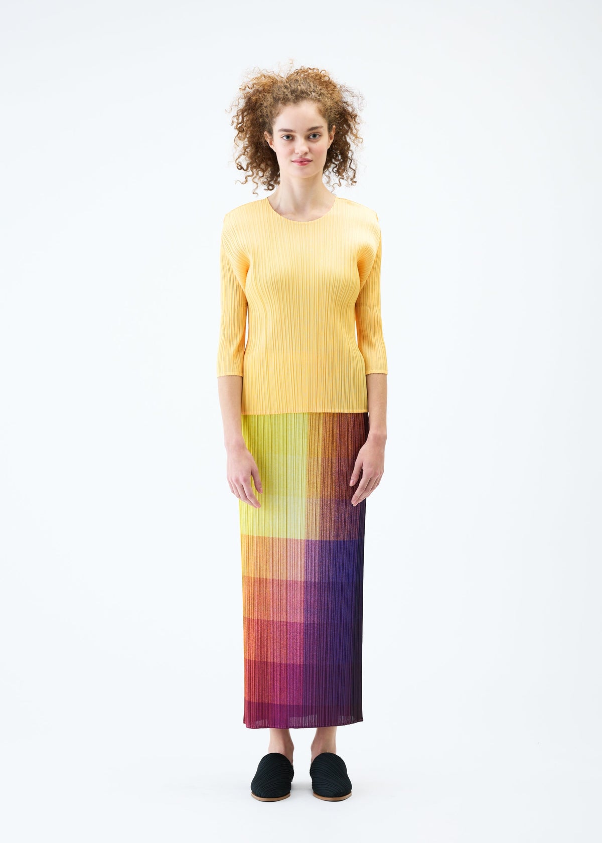 A model wears the PLEATS PLEASE ISSEY MIYAKE PHOTON skirt.