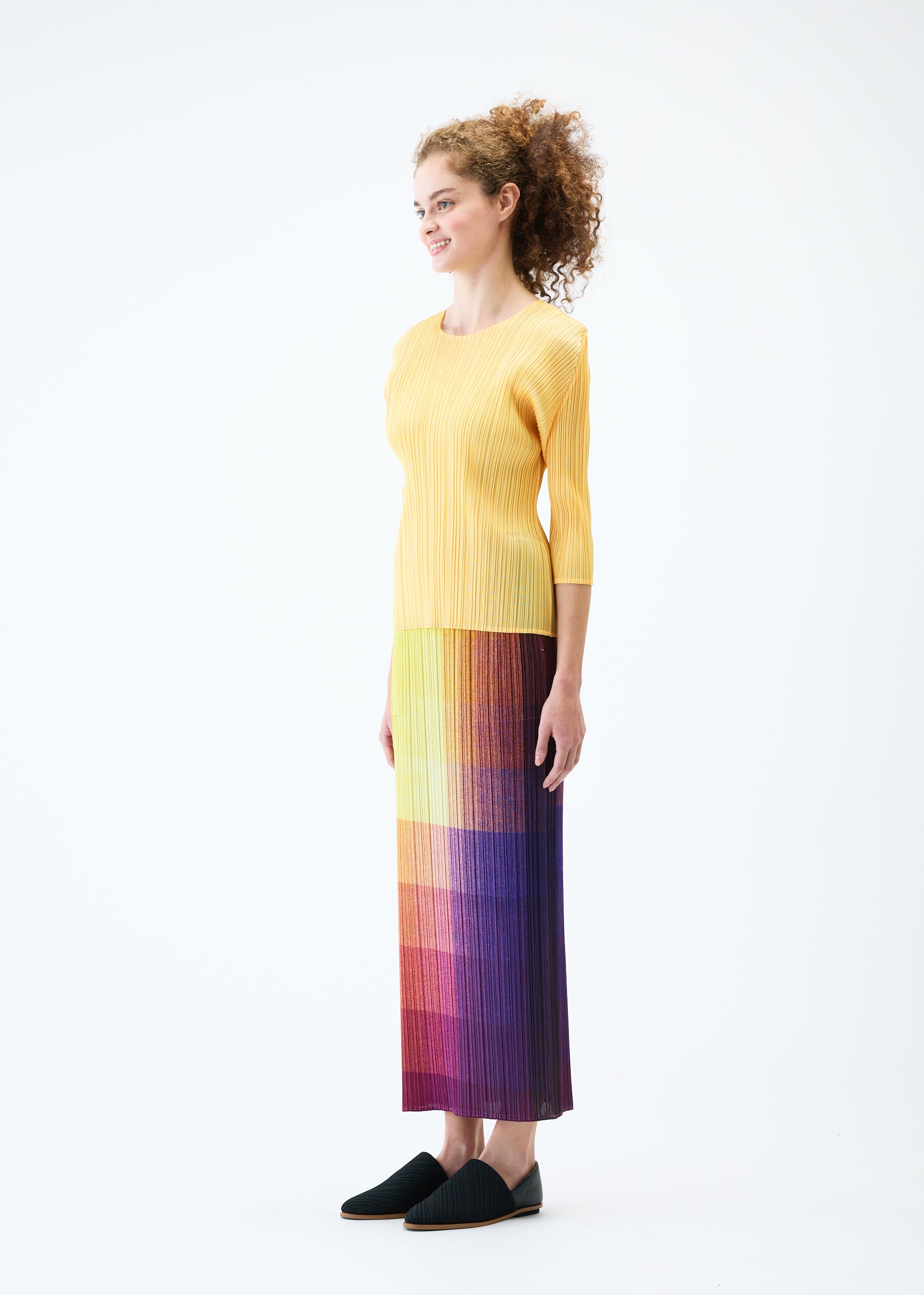 A model wears the PLEATS PLEASE ISSEY MIYAKE PHOTON skirt.