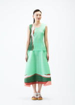 A model wears the PLEATS PLEASE ISSEY MIYAKE GRAINY COLORS skirt.