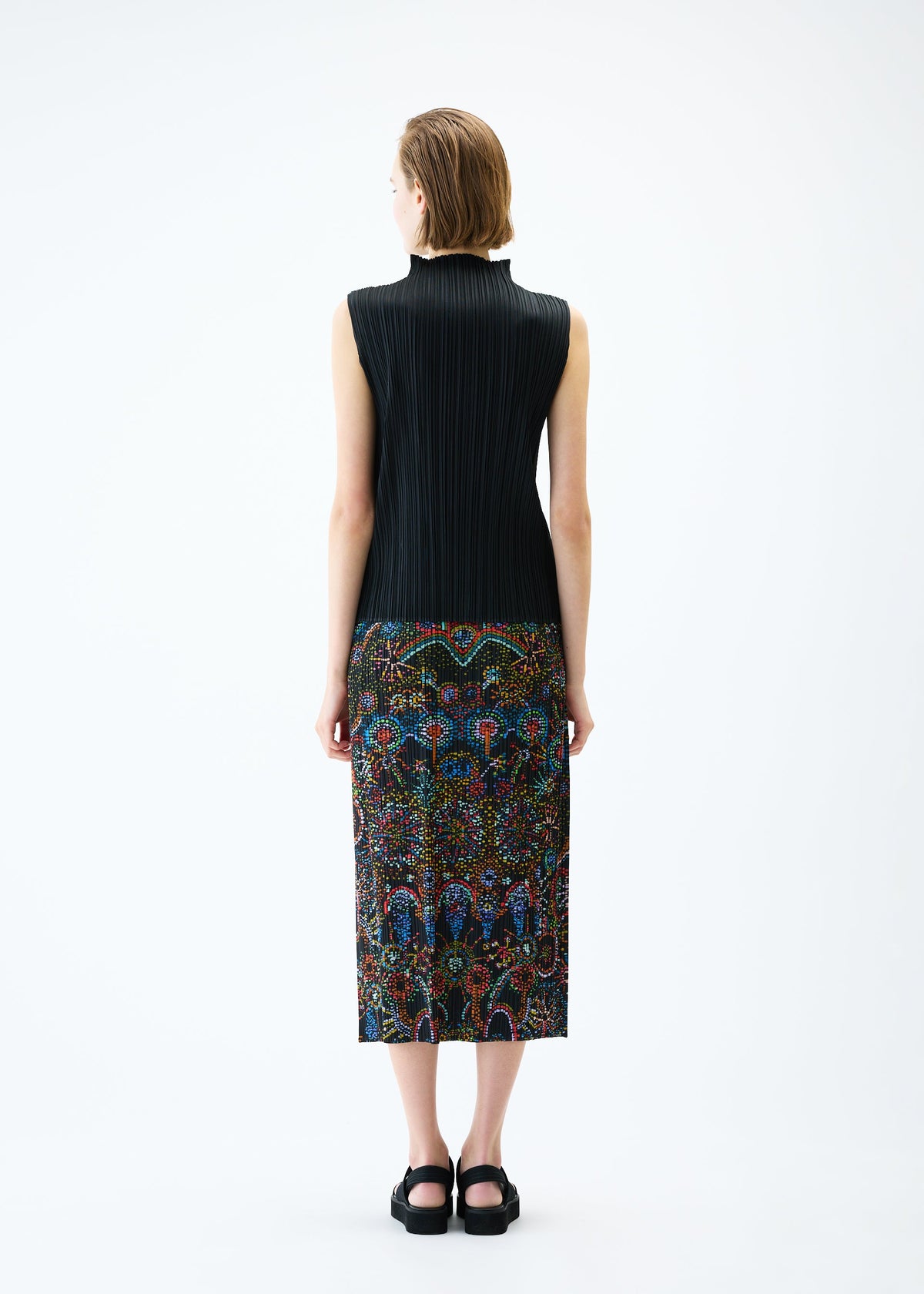 A model wears the PLEATS PLEASE ISSEY MIYAKE LIGHT FESTIVAL skirt.