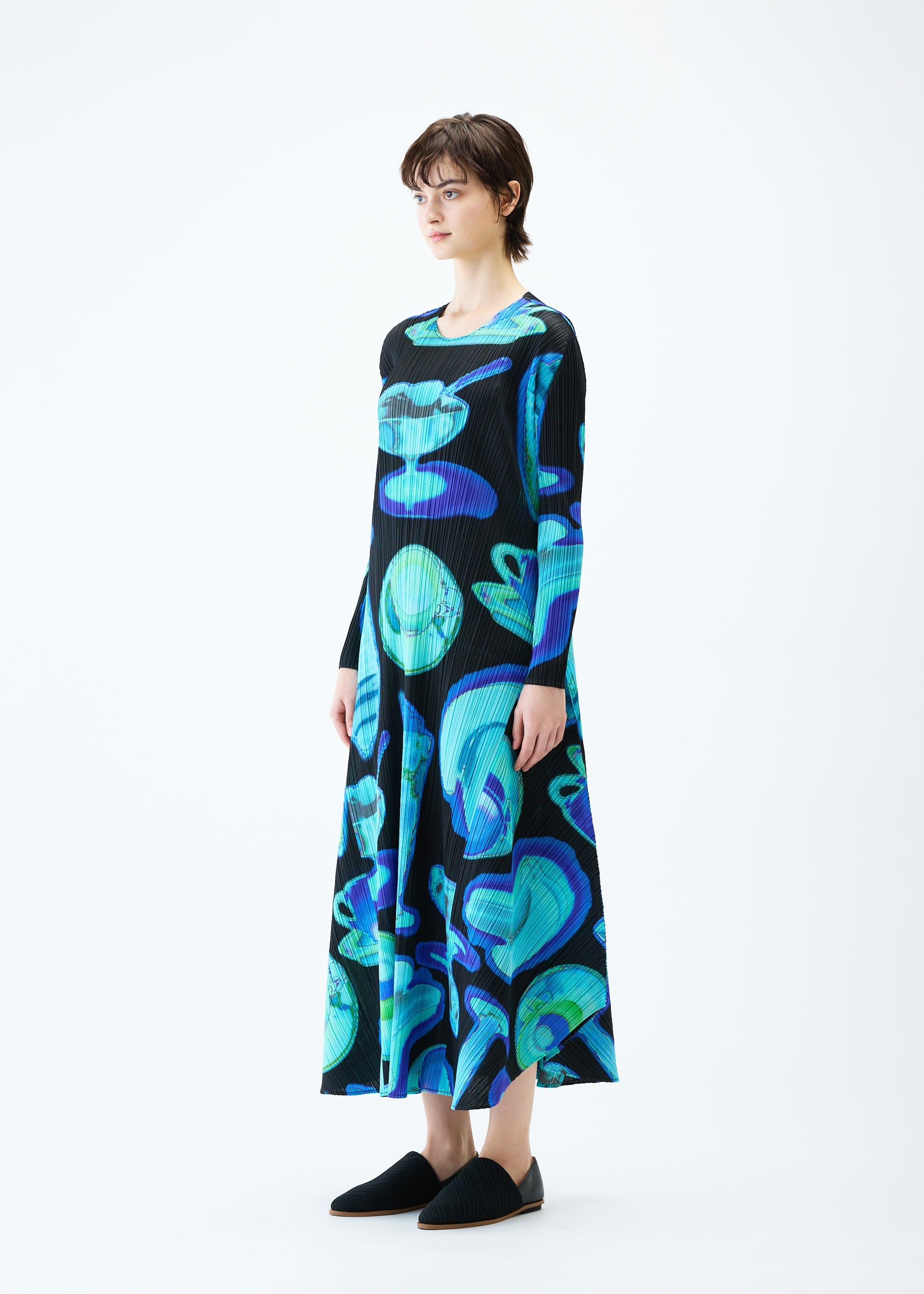 A model wears the PLEATS PLEASE ISSEY MIYAKE THERMAL FOODS dress.