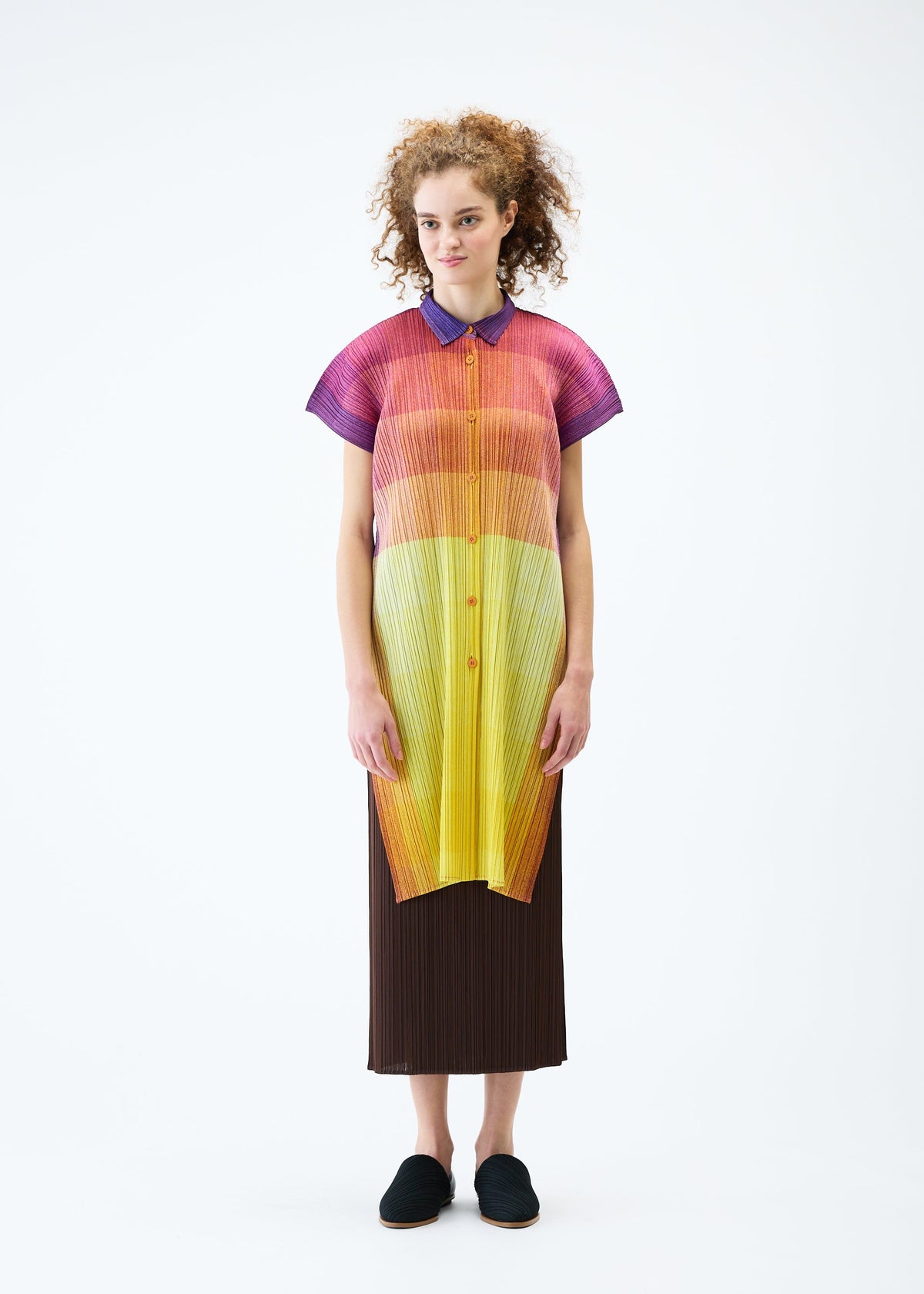 A model wears the PLEATS PLEASE ISSEY MIYAKE PHOTON shirt.