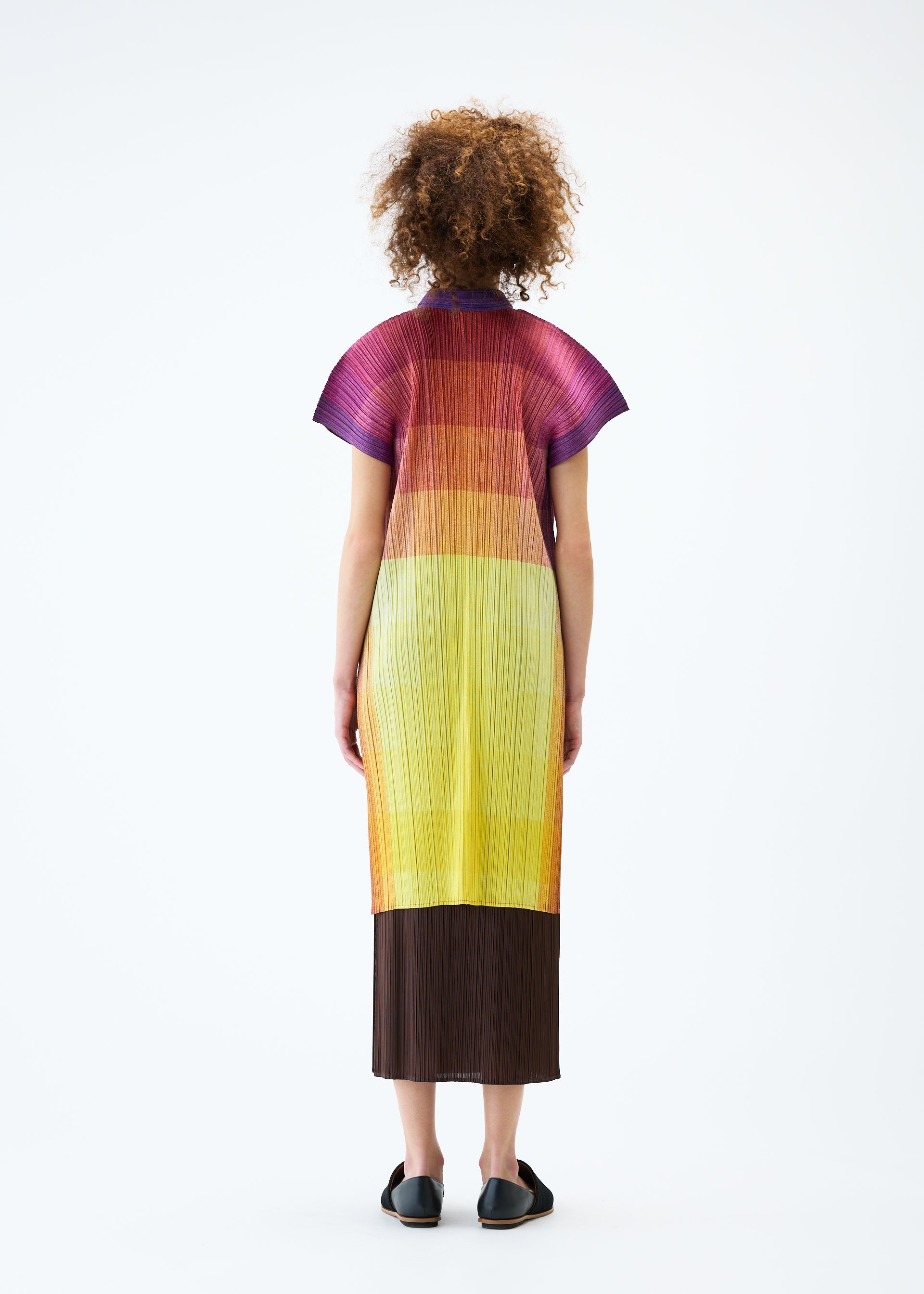 A model wears the PLEATS PLEASE ISSEY MIYAKE PHOTON shirt.