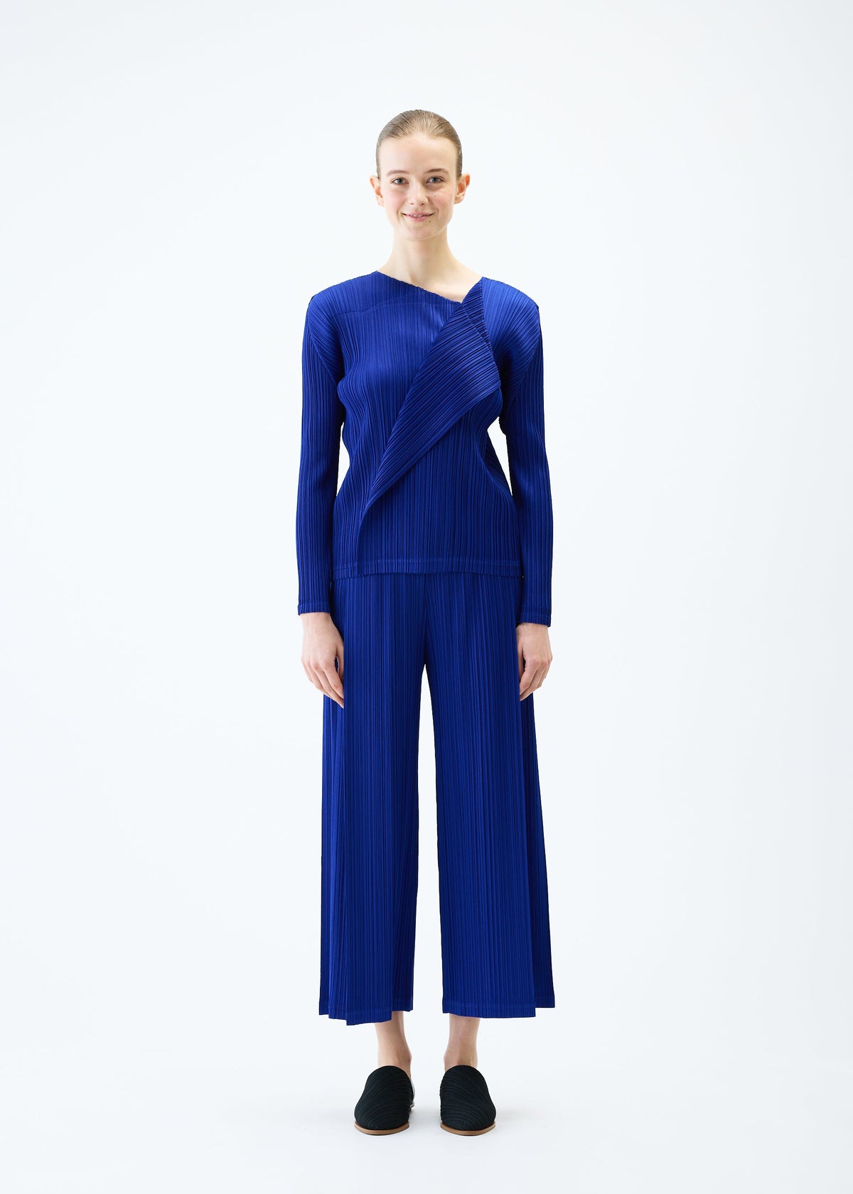 A model wears the PLEATS PLEASE ISSEY MIYAKE LIGHT WAVE top.