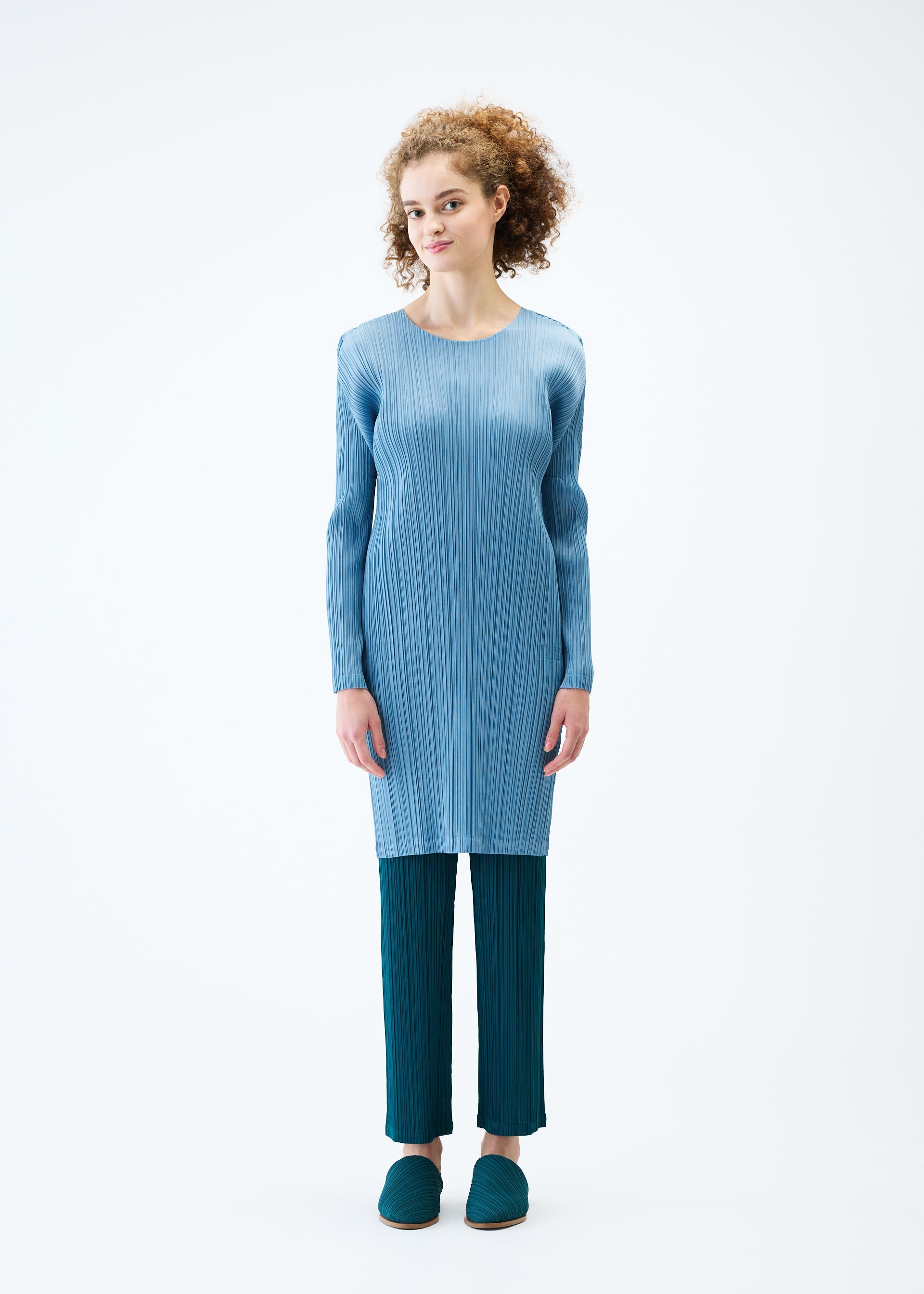 A model wears the PLEATS PLEASE ISSEY MIYAKE MONTHLY COLORS JANUARY tunic.