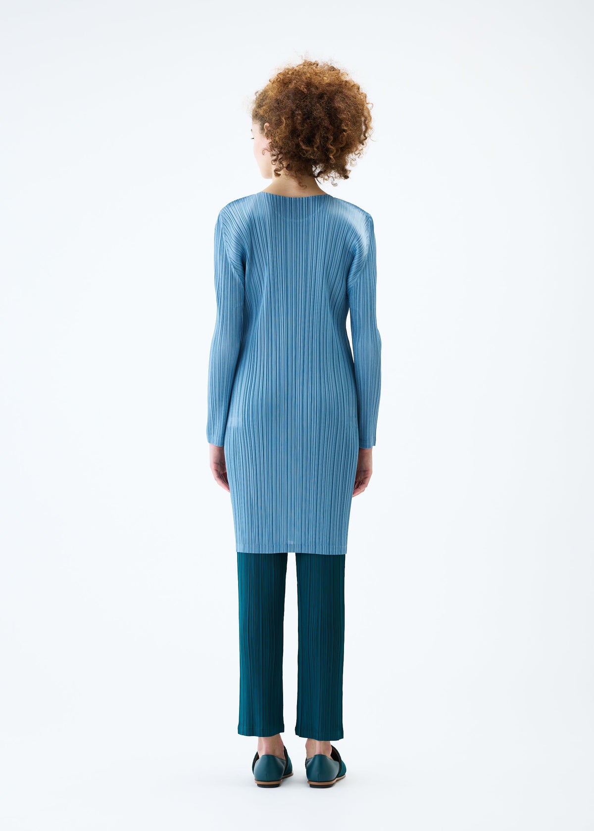 A model wears the PLEATS PLEASE ISSEY MIYAKE MONTHLY COLORS JANUARY tunic.