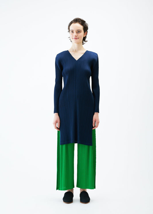 A model wears the PLEATS PLEASE ISSEY MIYAKE MONTHLY COLORS FEBRUARY tunic.