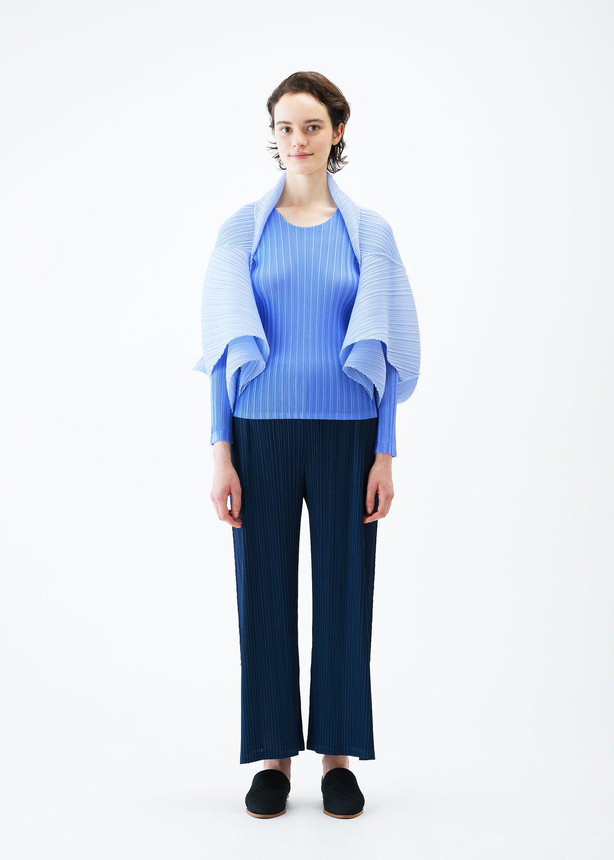 A model wears the PLEATS PLEASE ISSEY MIYAKE ZIGZAG PLEATS SCARF stole.