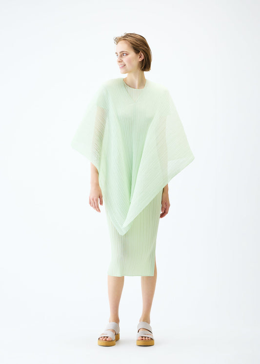 A model wears the PLEATS PLEASE ISSEY MIYAKE MADAME T JUNE stole.
