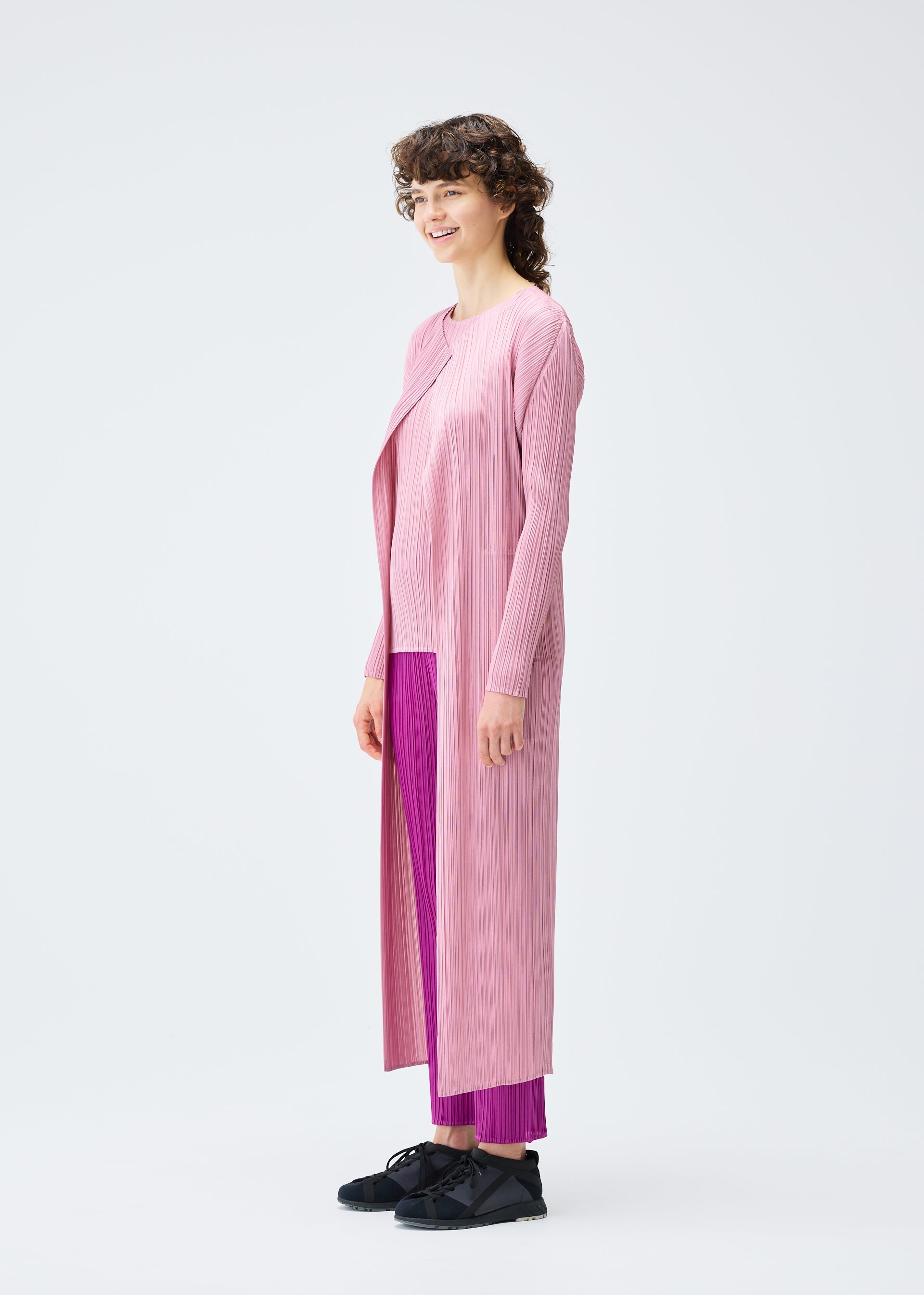 A model wears the PLEATS PLEASE ISSEY MIYAKE MONTHLY COLORS SEPTEMBER coat.