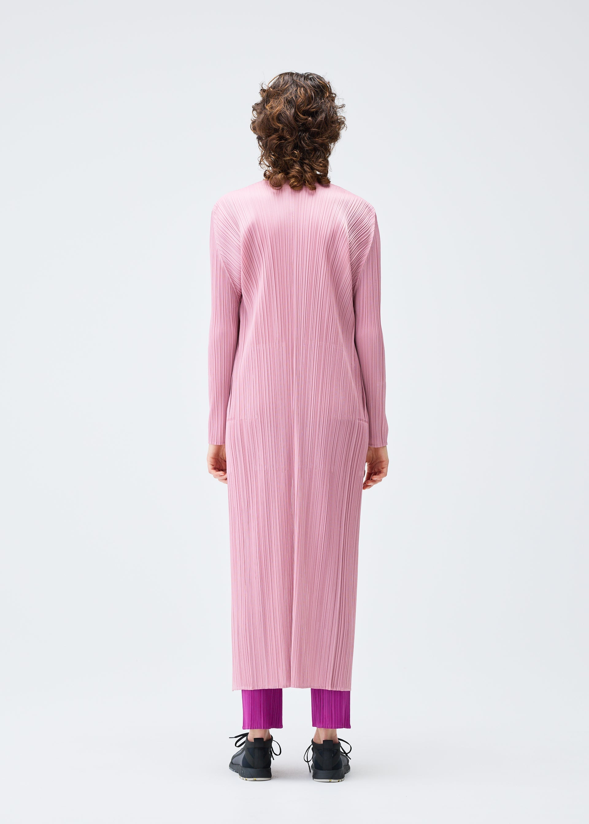 A model wears the PLEATS PLEASE ISSEY MIYAKE MONTHLY COLORS SEPTEMBER coat.