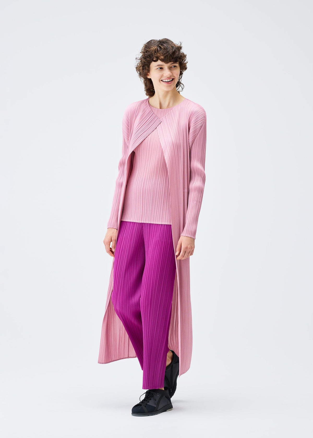 A model wears the PLEATS PLEASE ISSEY MIYAKE MONTHLY COLORS SEPTEMBER coat.