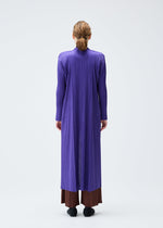 A model wears the PLEATS PLEASE ISSEY MIYAKE MONTHLY COLORS NOVEMBER coat.