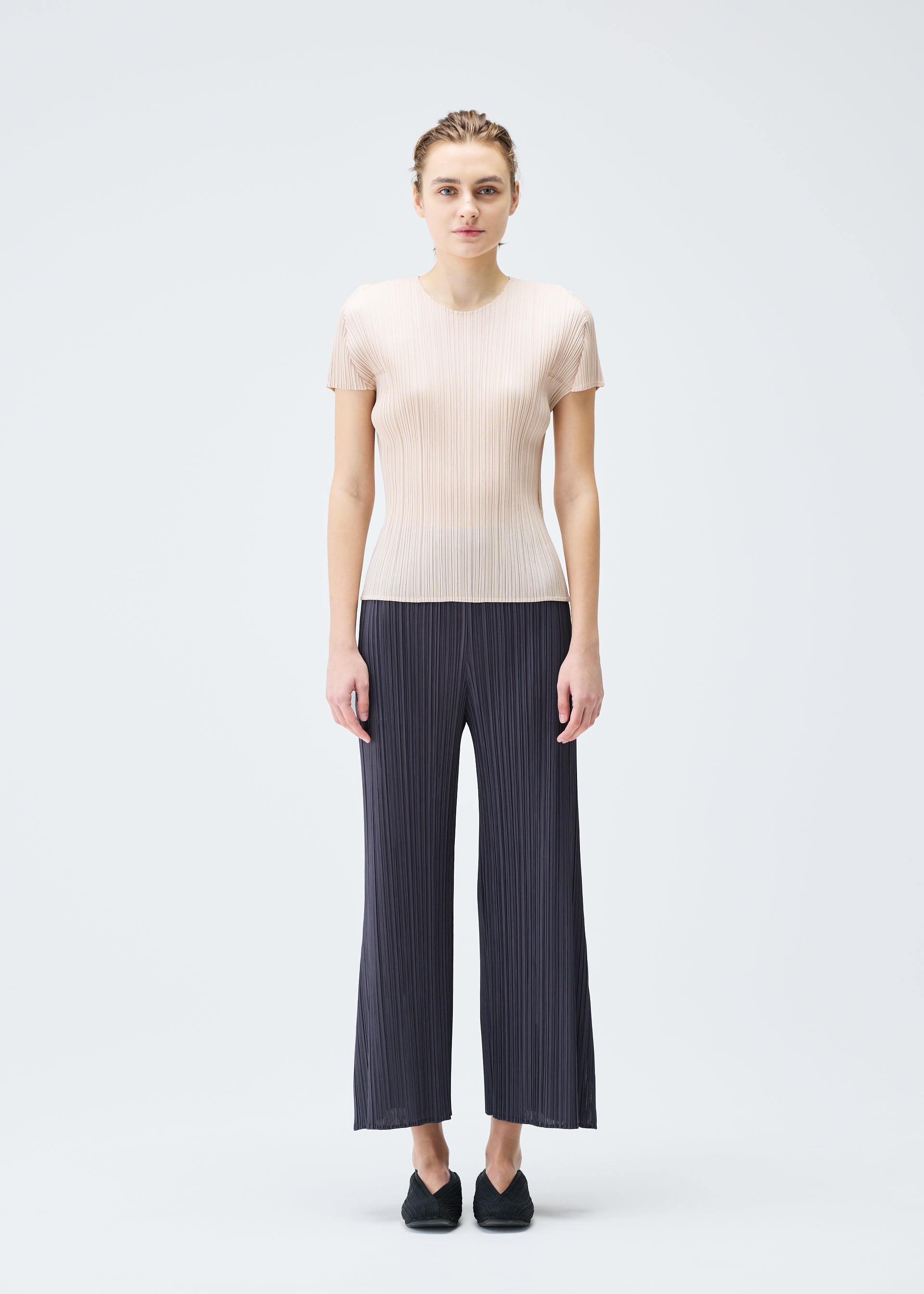 PLEATS PLEASE ISSEY MIYAKE - MONTHLY COLORS 【JULYトップス】ライトグレー MONTHLY-COLORS-JULY – The official ISSEY MIYAKE ONLINE STORE