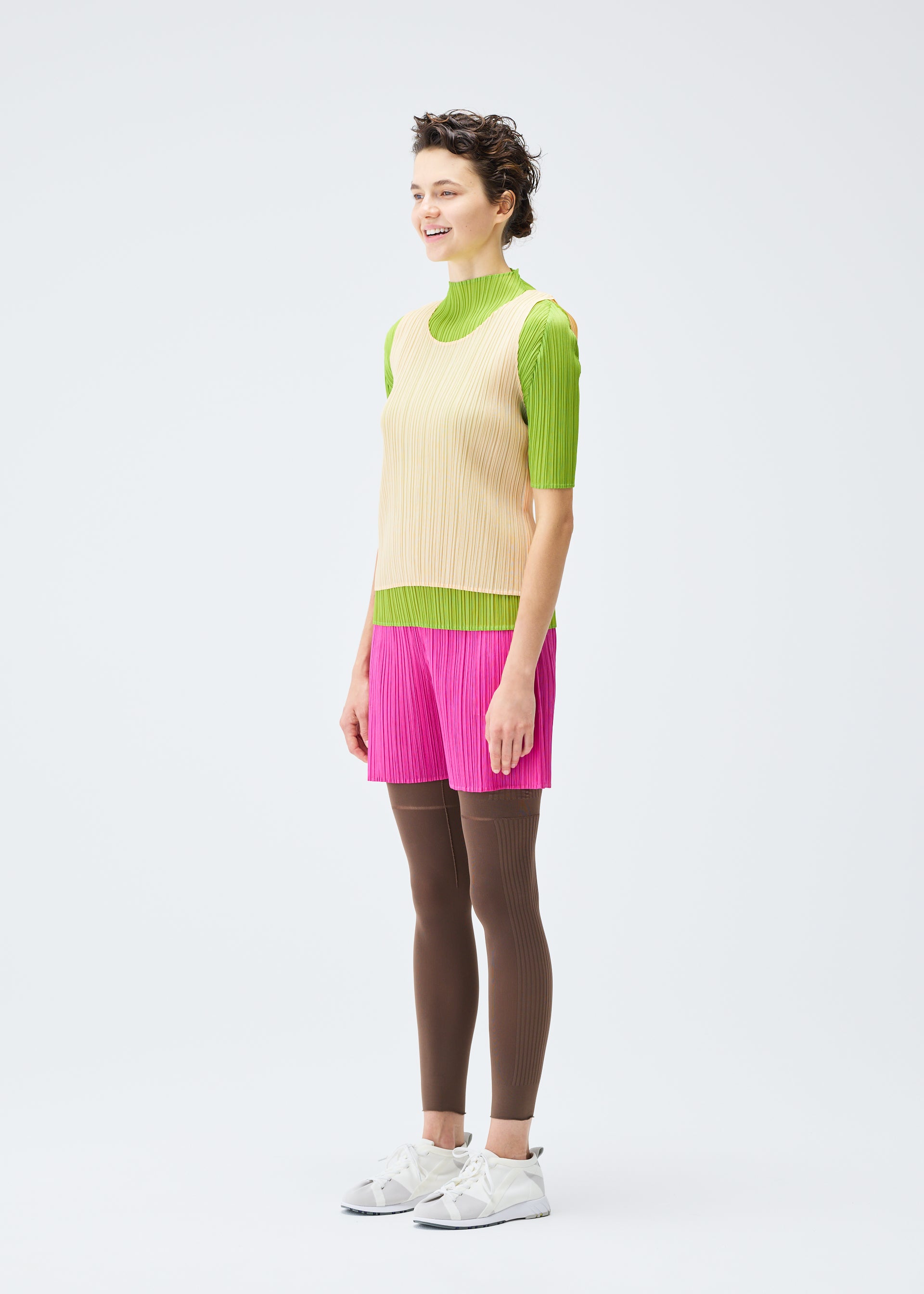LUCID PLEATS Shorts Yellow Green