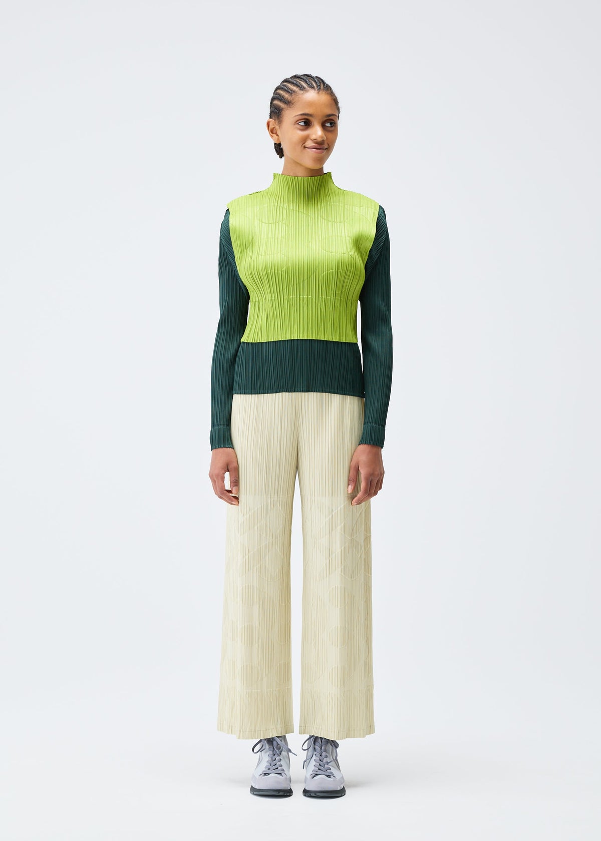 A model wears the PLEATS PLEASE ISSEY MIYAKE TUNE clothing.
